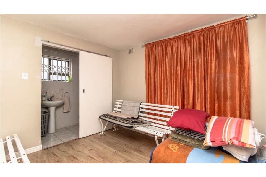 7 Bedroom Property for Sale in Loevenstein Western Cape